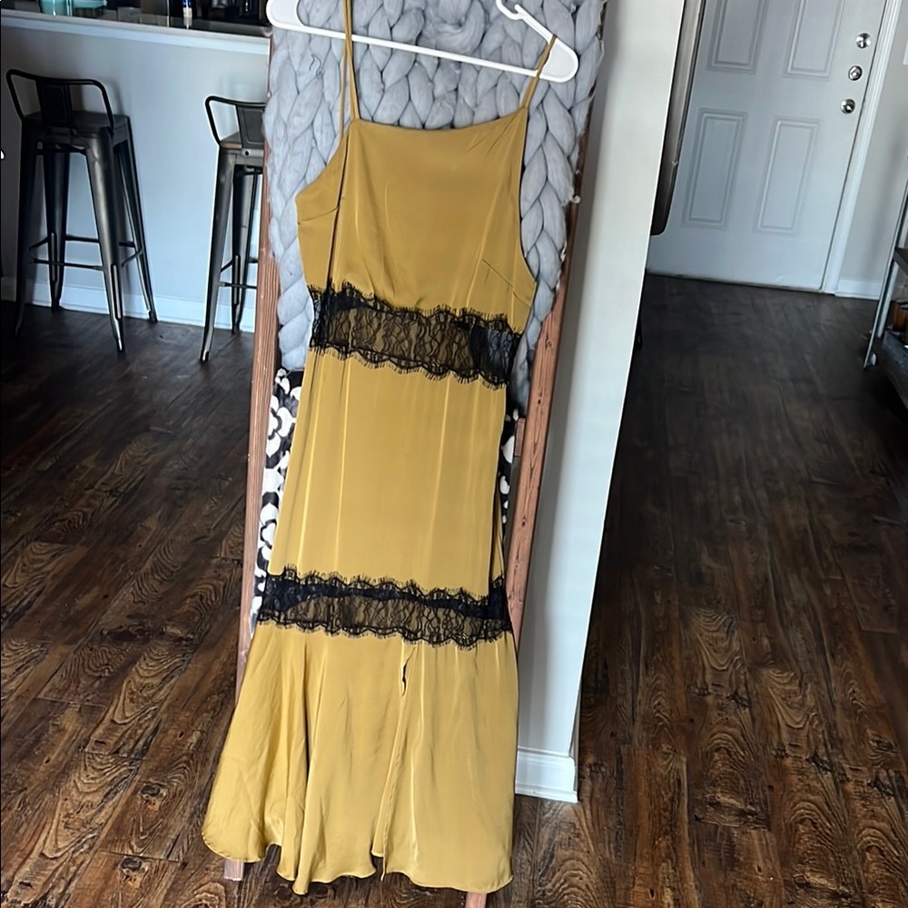 Elegant Zara Dress with Black Lace